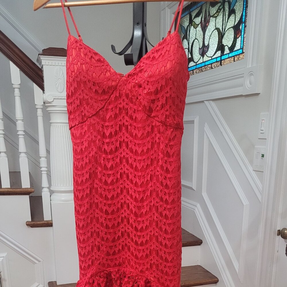 NEW High-Low Red Lace Ruffle Detail Dress. Size 2. - Picture 4 of 16